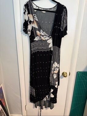 O'Neill | Dresses | Nwt Lulus Oneill Annalisa Coral Multi Floral Print Halter Maxi Dress Medium | Poshmark O'Neill | Dresses | Nwt Lulus Oneill Annalisa Coral Multi Floral Print Halter Maxi Dress Medium | Poshmark